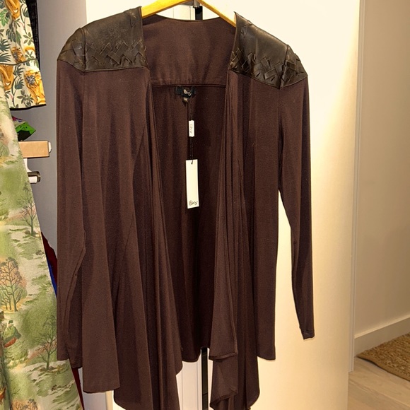 BNWT SKY WRAP W LEATHER DETAIL❤️/ M❤️ - Picture 1 of 8
